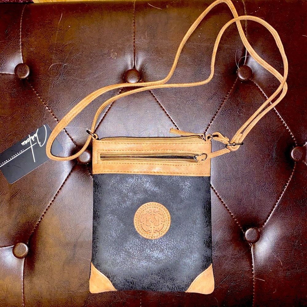 Le Chateau Purse